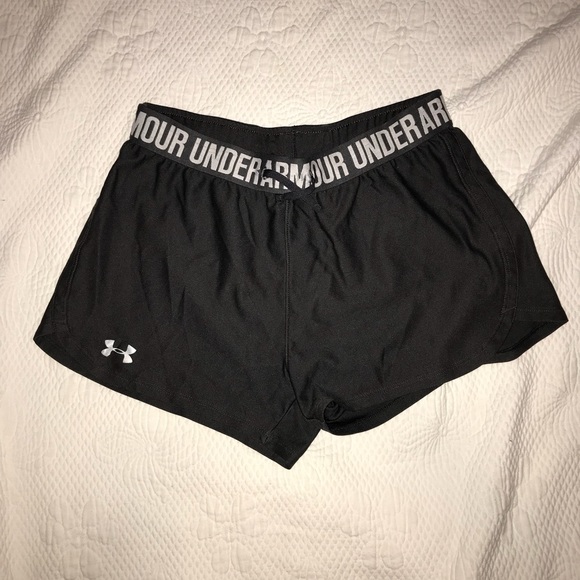 Under Armour Pants - Women’s Under Armour gray shorts. Size Small.
